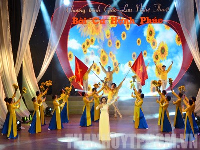 Kunstprogramm zum internationalen Tag des Glücks - ảnh 1